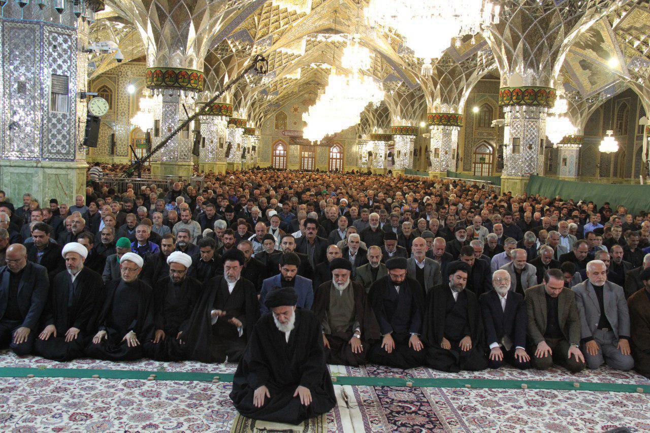 اقامة صلاة الجماعة بإمامة سماحة آية الله العظمى السيد محمود الهاشمي(مدظله) في حرم الإمام الرضا عليه السلام